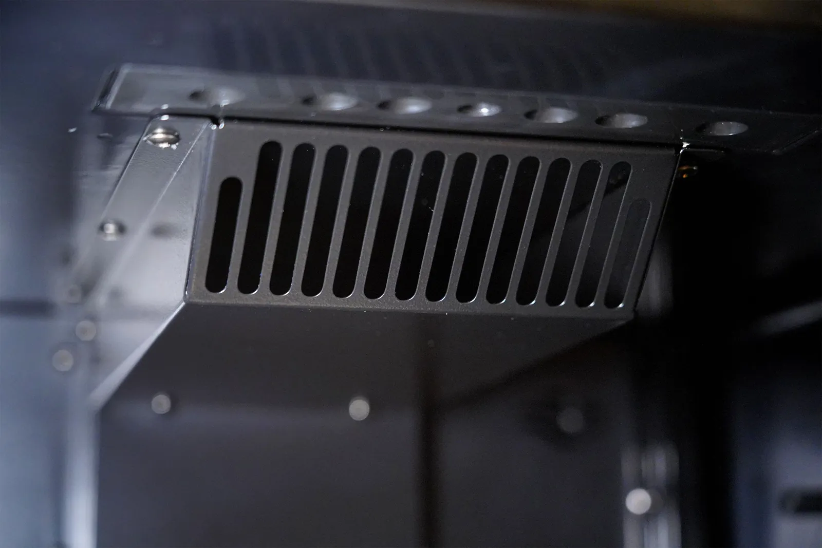 Upper air outlet